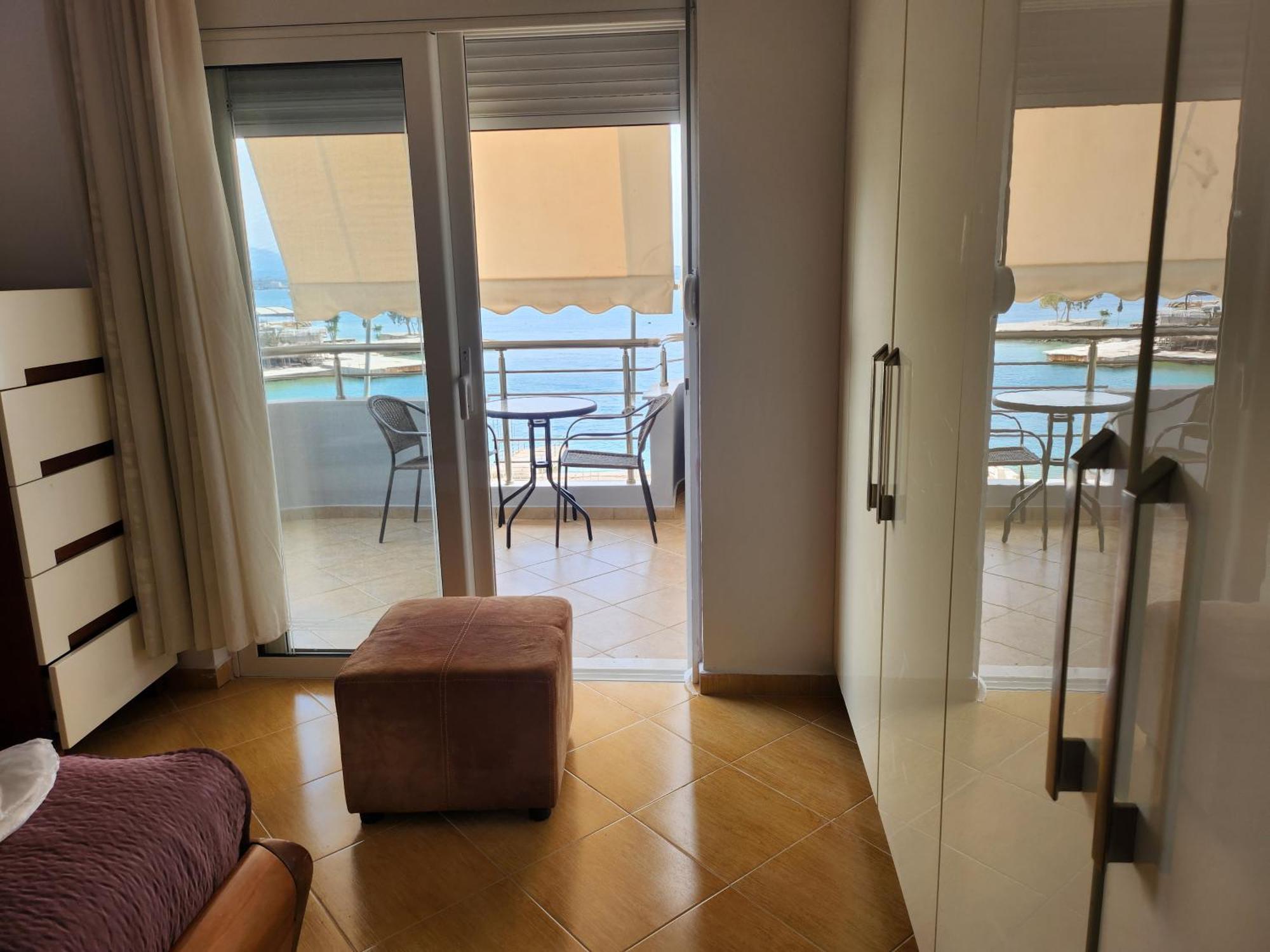 Alpha Seaside Apartment Sarandë Esterno foto