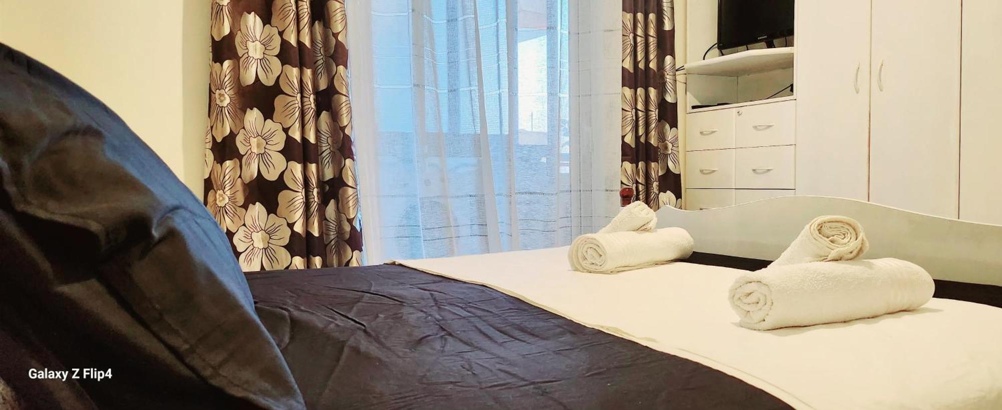 Alpha Seaside Apartment Sarandë Esterno foto