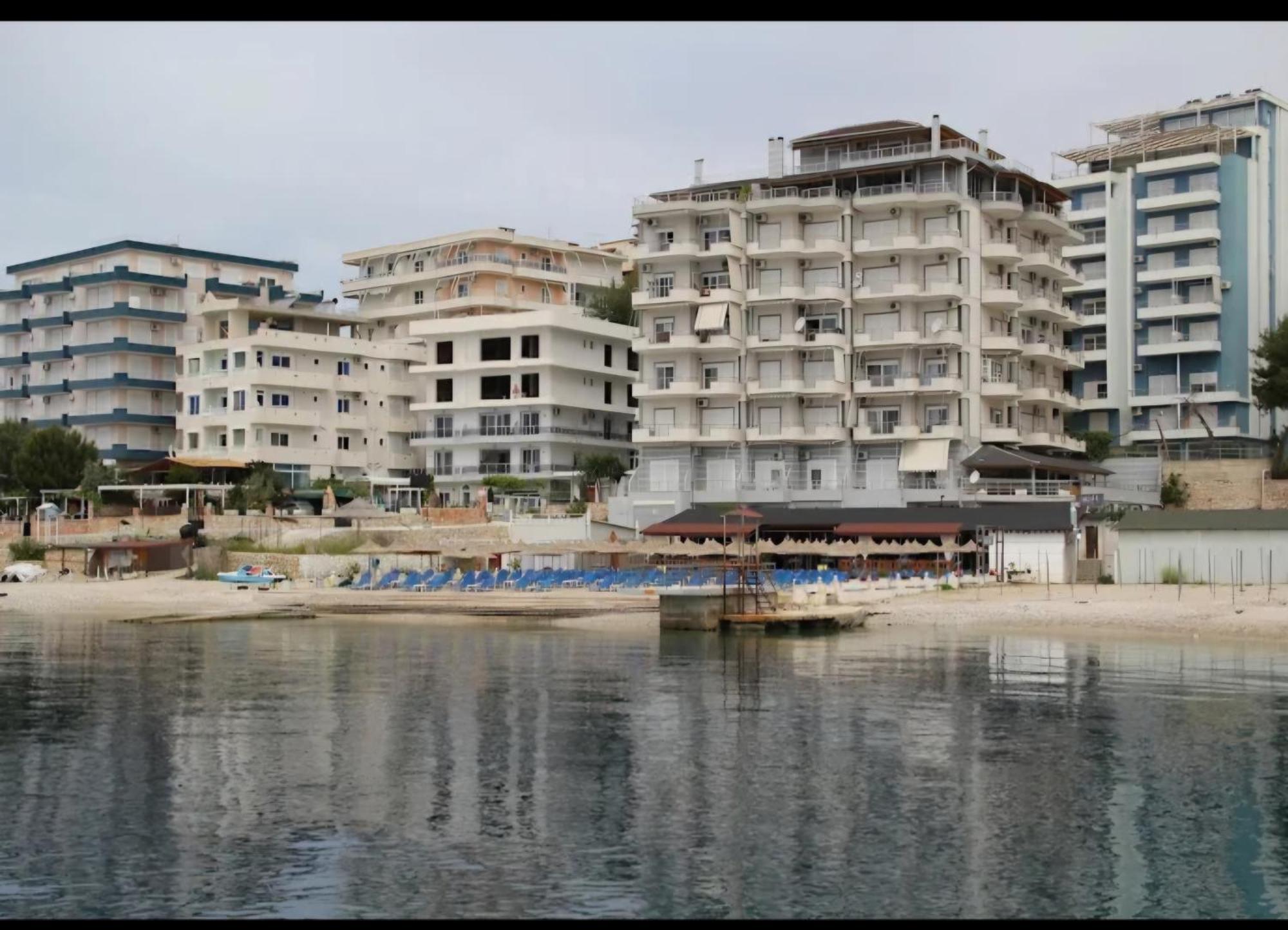 Alpha Seaside Apartment Sarandë Esterno foto